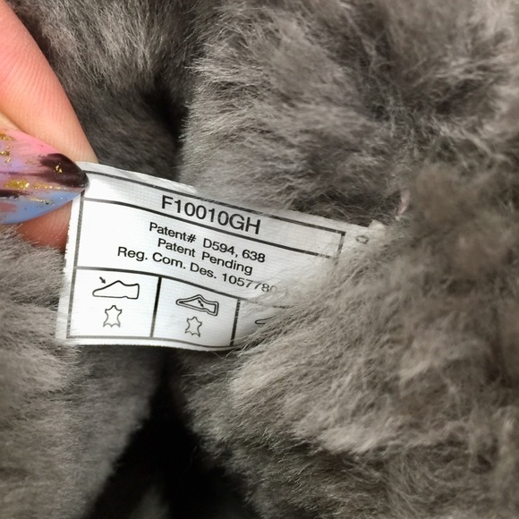 Uggs Bailey Button Triplet Boots in Grey Size 5 - Picture 12 of 15